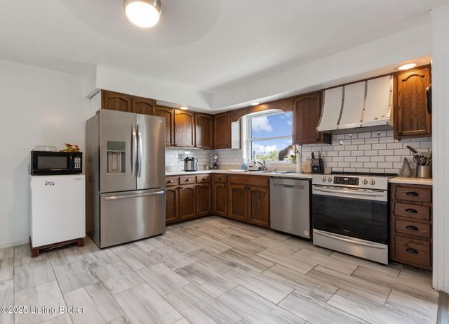 1423 Sullivan Ln, Bardstown, KY 40004