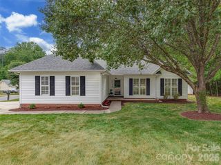 9221 Forest Green Drive, Charlotte, NC 28227