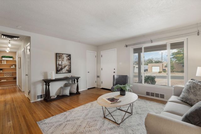 801 Monroe Street NE, Albuquerque, NM 87110