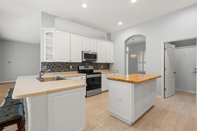 1305 CRYSTAL GREENS DRIVE, Sun City Center, FL 33573