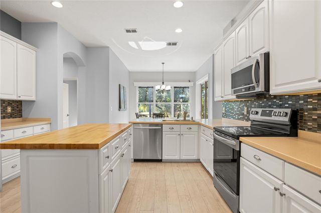 1305 CRYSTAL GREENS DRIVE, Sun City Center, FL 33573