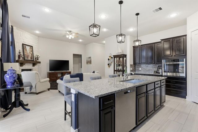 209 Bright Bluff Circle, Waller, TX 77484