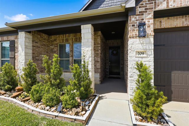 209 Bright Bluff Circle, Waller, TX 77484