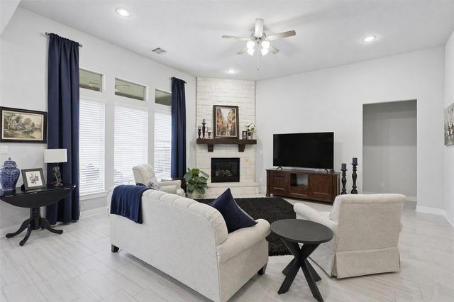 209 Bright Bluff Circle, Waller, TX 77484