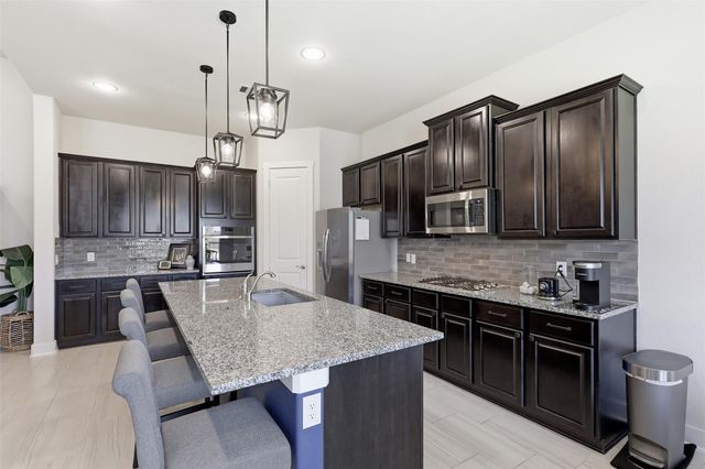 209 Bright Bluff Circle, Waller, TX 77484