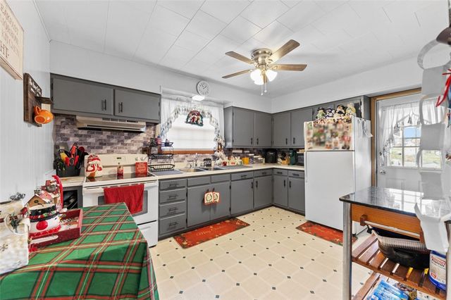 20 Crawford St, North Union Twp, PA 15401