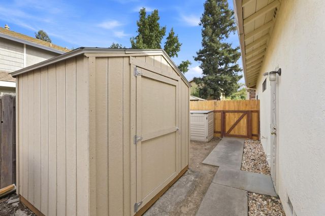 8908 Royal Gate Way, Elk Grove, CA 95624