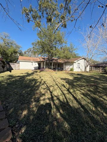 10226 Old Orchard Road, La Porte, TX 77571