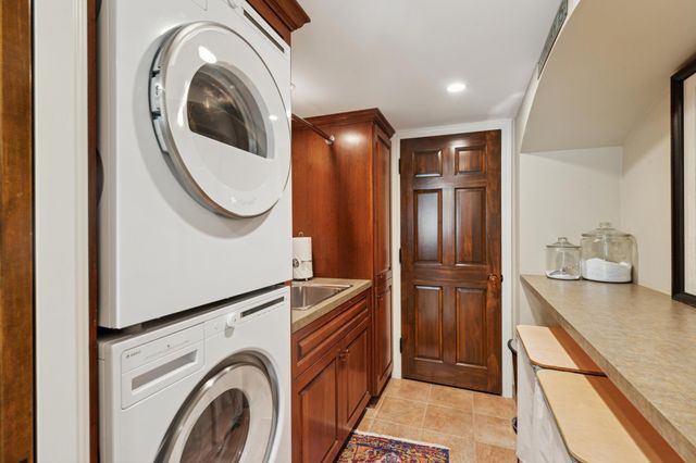 5325 Wooddale Avenue, Edina, MN 55424