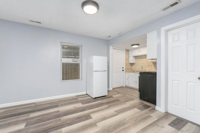 3128 W University Ave, Wichita, KS 67213