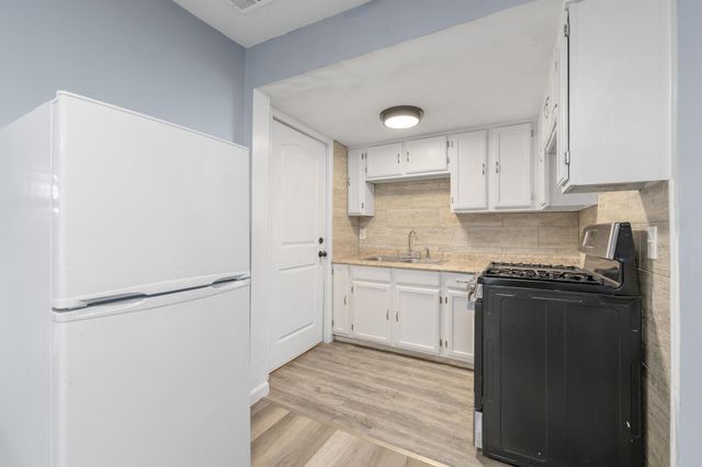 3128 W University Ave, Wichita, KS 67213