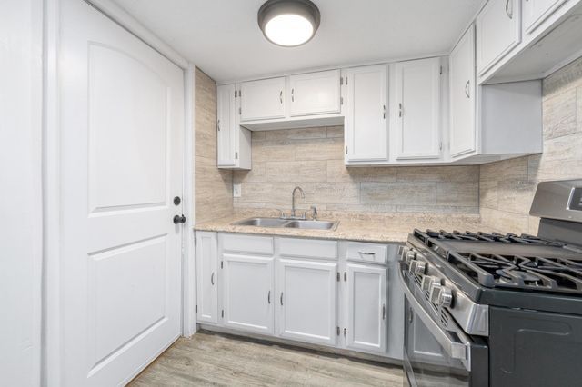 3128 W University Ave, Wichita, KS 67213