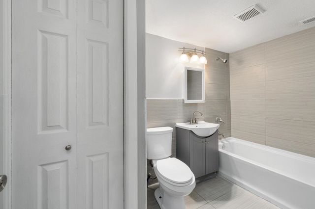 3128 W University Ave, Wichita, KS 67213