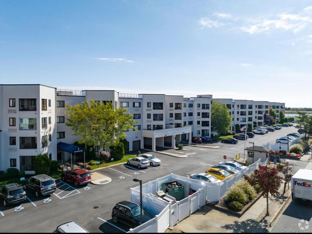 725 Miller Avenue 410, Freeport, NY 11520 — exterior