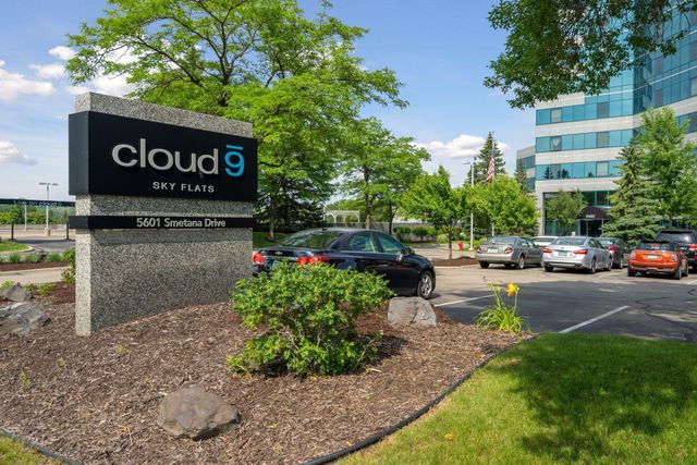 5601 Smetana Drive 608, Hopkins, MN 55343