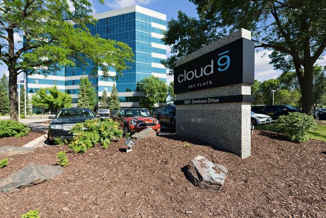 5601 Smetana Drive 608, Hopkins, MN 55343