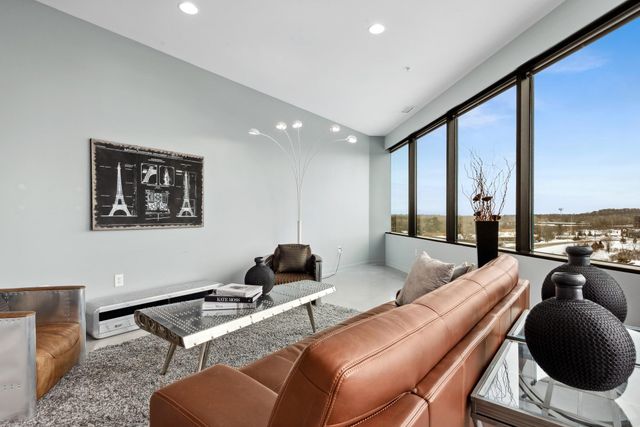 5601 Smetana Drive 608, Hopkins, MN 55343