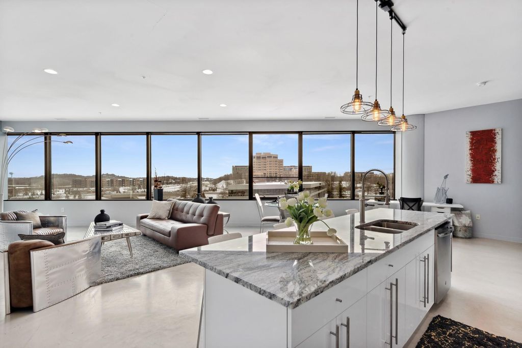 5601 Smetana Drive 608, Hopkins, MN 55343