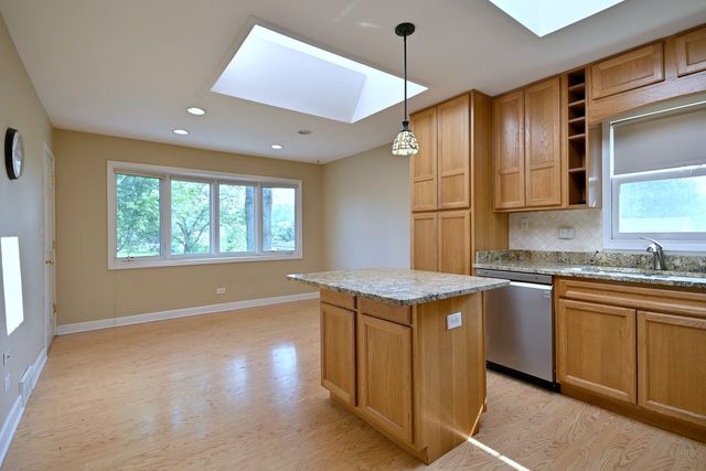 564 W Harrison Road, Lombard, IL 60148