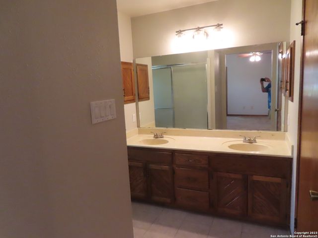 9207 Lasater St., San Antonio, TX 78254