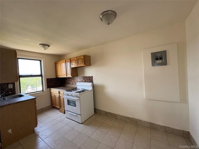 30 Locust Hill Avenue 7L, Yonkers, NY 10701