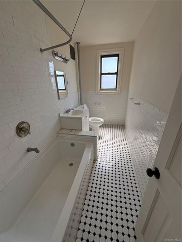 30 Locust Hill Avenue 7L, Yonkers, NY 10701