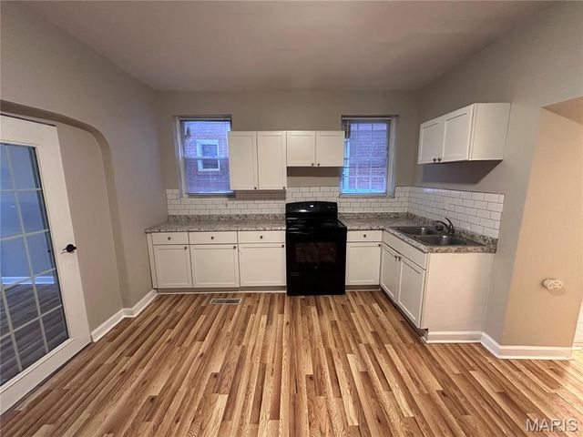 3829 S Compton Avenue, St Louis, MO 63118