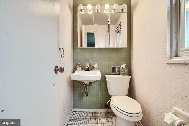 934 REGINA DR, Baltimore, MD 21227