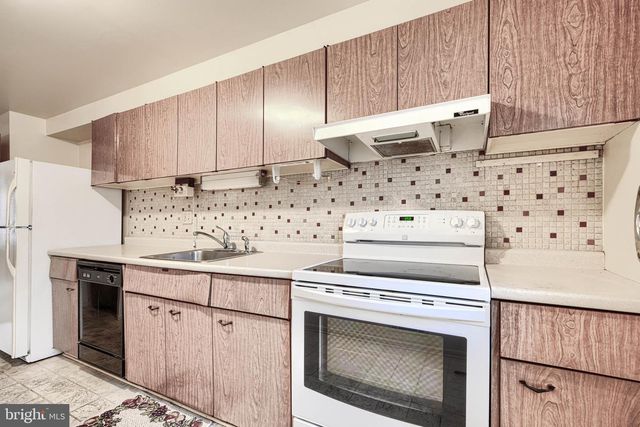 934 REGINA DR, Baltimore, MD 21227