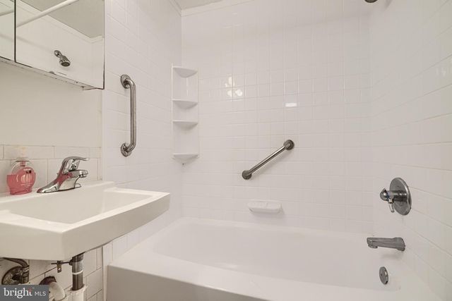 934 REGINA DR, Baltimore, MD 21227