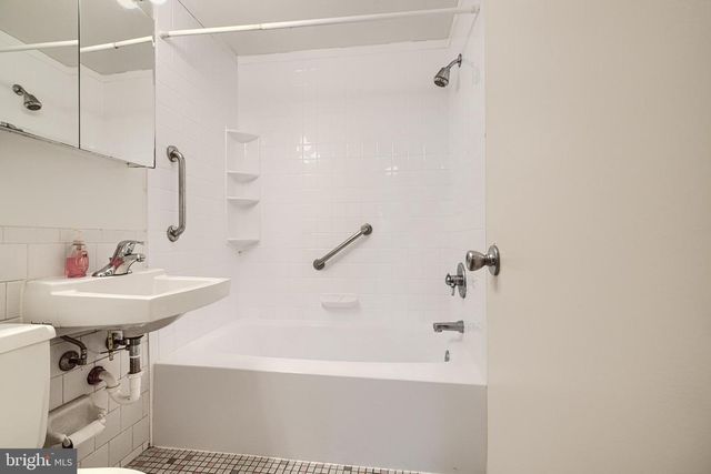 934 REGINA DR, Baltimore, MD 21227