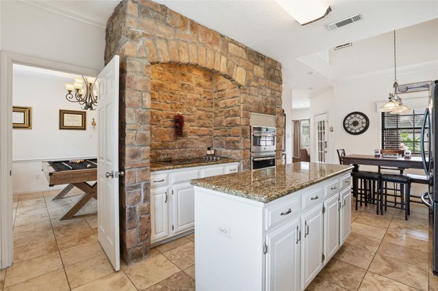 1501 W Castlewood Avenue, Friendswood, TX 77546