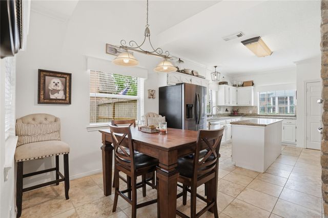 1501 W Castlewood Avenue, Friendswood, TX 77546