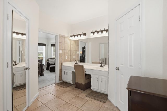 1501 W Castlewood Avenue, Friendswood, TX 77546