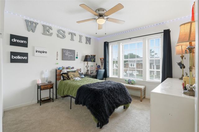 1501 W Castlewood Avenue, Friendswood, TX 77546
