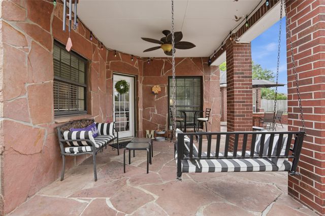 1501 W Castlewood Avenue, Friendswood, TX 77546