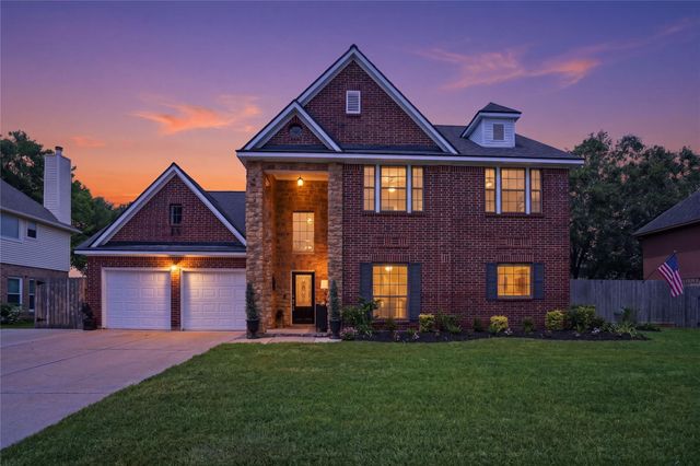 1501 W Castlewood Avenue, Friendswood, TX 77546