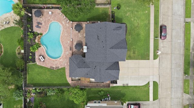 1501 W Castlewood Avenue, Friendswood, TX 77546