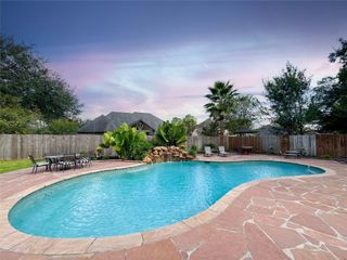 1501 W Castlewood Avenue, Friendswood, TX 77546