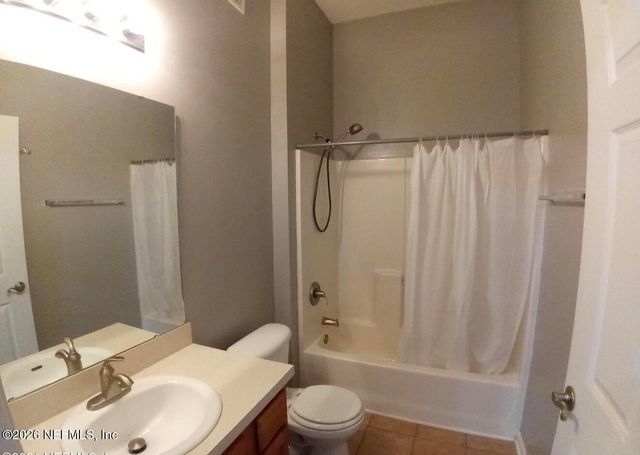 6111 MAGGIES Circle 107, Jacksonville, FL 32244