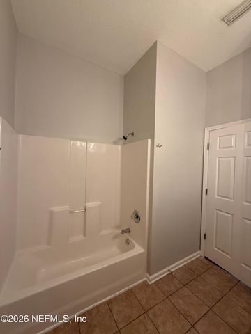 6111 MAGGIES Circle 107, Jacksonville, FL 32244