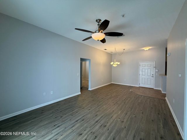 6111 MAGGIES Circle 107, Jacksonville, FL 32244