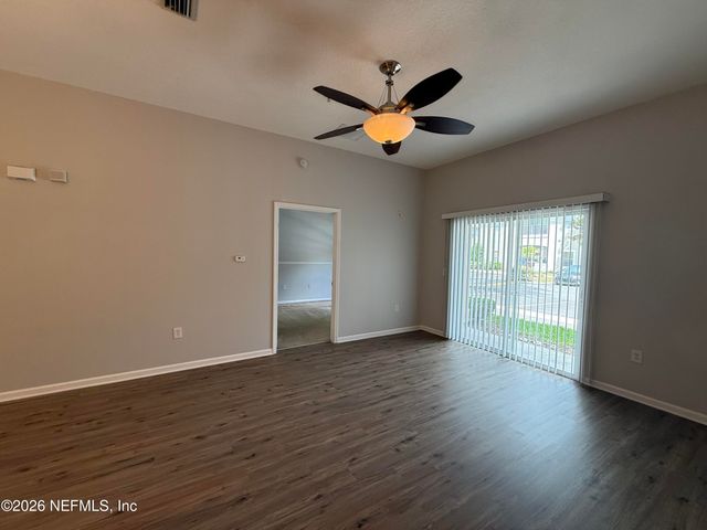 6111 MAGGIES Circle 107, Jacksonville, FL 32244