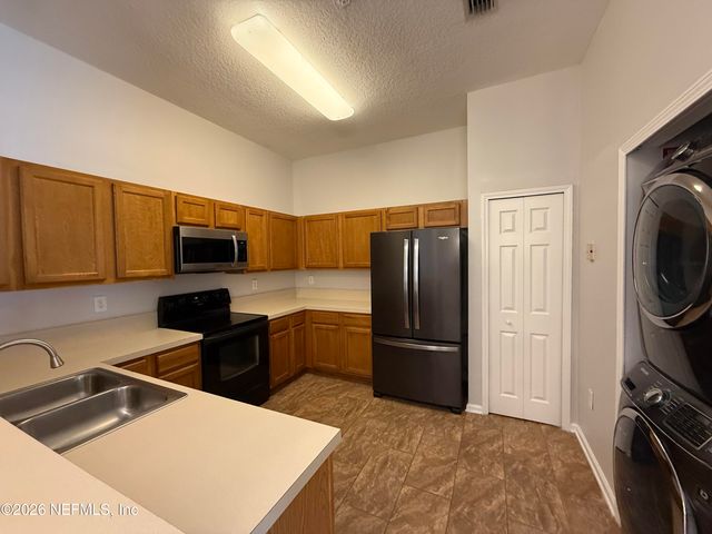 6111 MAGGIES Circle 107, Jacksonville, FL 32244