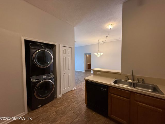 6111 MAGGIES Circle 107, Jacksonville, FL 32244