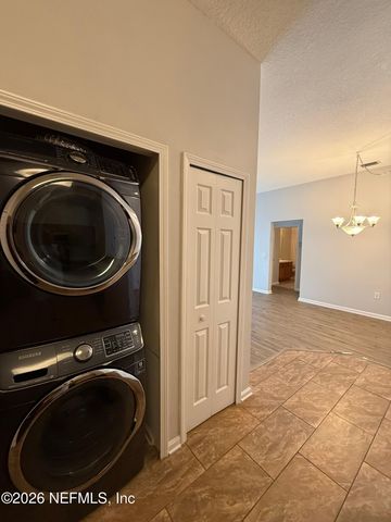 6111 MAGGIES Circle 107, Jacksonville, FL 32244