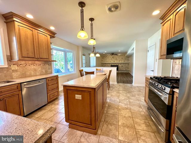 760 PARMENTIER RD, Warminster, PA 18974