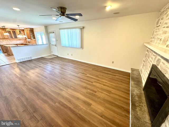 760 PARMENTIER RD, Warminster, PA 18974