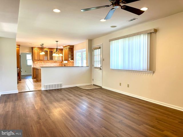 760 PARMENTIER RD, Warminster, PA 18974