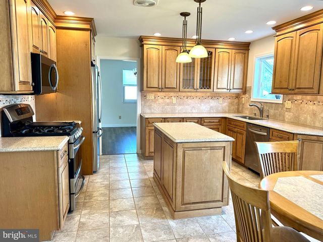 760 PARMENTIER RD, Warminster, PA 18974